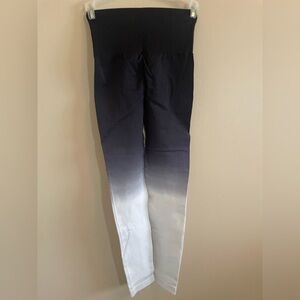 Ombre compression leggings with butt scrunch